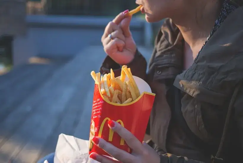 Zdjęcie Na czym są smażone frytki w McDonald's? Odkryj skład i olej używany do ich smażenia
