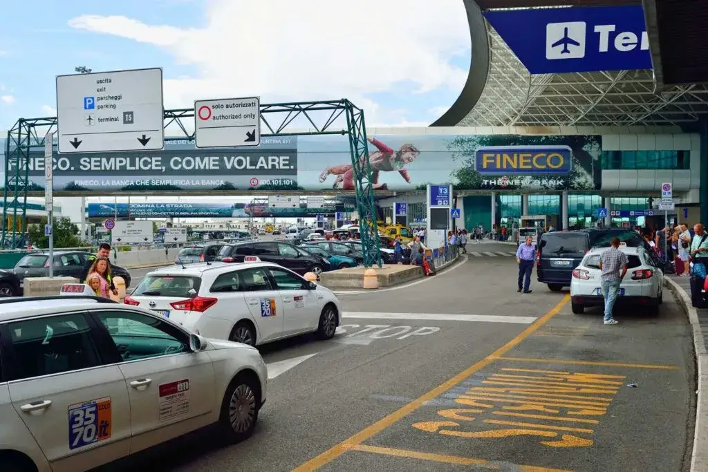 Zdjęcie Lotnisko Fiumicino w Rzymie - jak dojechać do centrum?