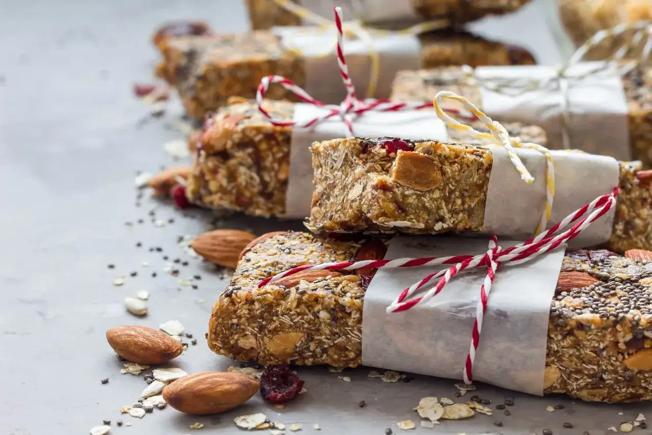 Zdjęcie Kiedy jeść baton proteinowy, aby maksymalnie wspierać trening?