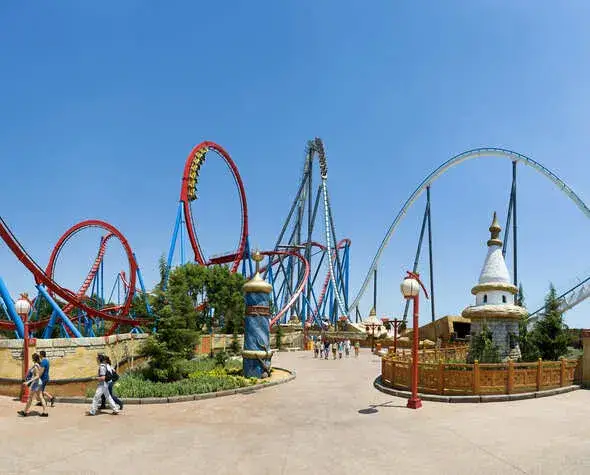 Zdjęcie Parque de atracciones Barcelona: historia, atracciones y consejos útiles