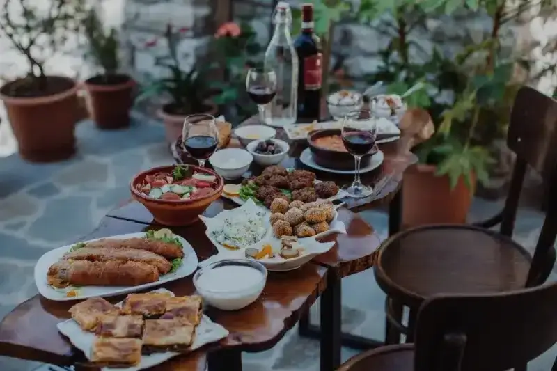Zdjęcie Gdzie zjeść w Albanii: Najlepsze potrawy i restauracje, które warto odwiedzić