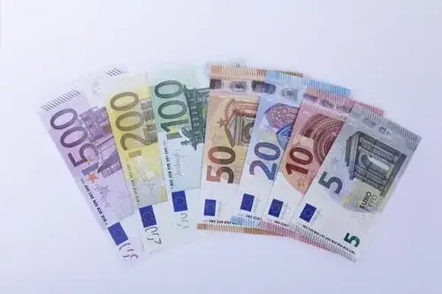 Zdjęcie Jaka to waluta? Odkryj, co oznacza ta waluta i jak ją rozpoznać