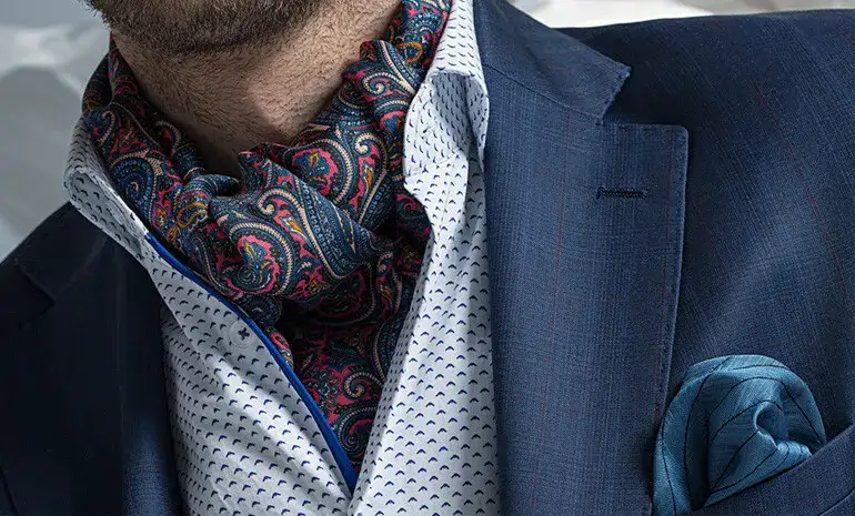 Zdjęcie Co zamiast krawata i muszki w eleganckim stroju - 5 modnych zamienników