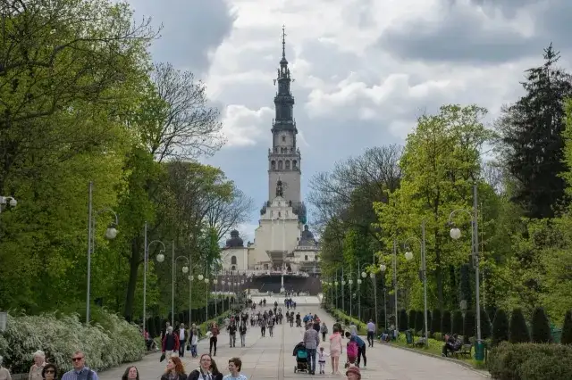 Zdjęcie Gdzie jest jasna góra? Odkryj jej lokalizację i znaczenie w Częstochowie