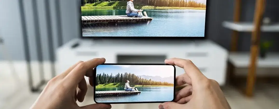 Zdjęcie Jak oglądać filmy z telefonu na telewizorze bezprzewodowo i bez problemów