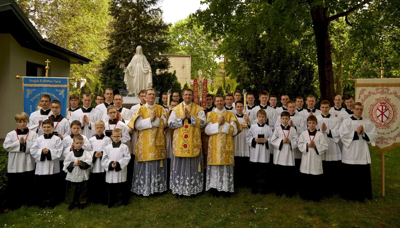 Zdjęcie Rocznica komunii czy jest obowiązkowa? Poznaj prawdę o tradycji
