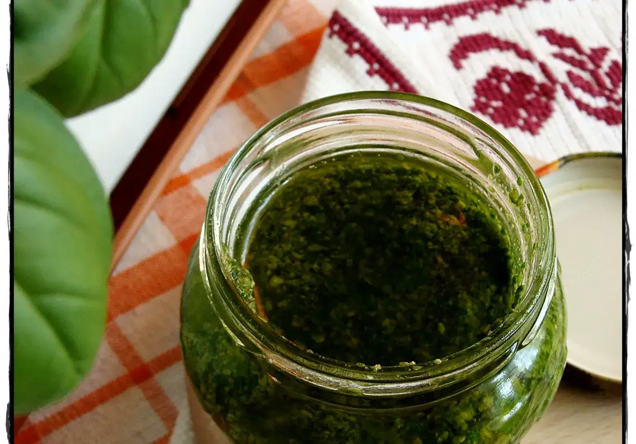 Zdjęcie Jak zrobić pesto z bazylii na zimę, aby zachować świeżość i smak