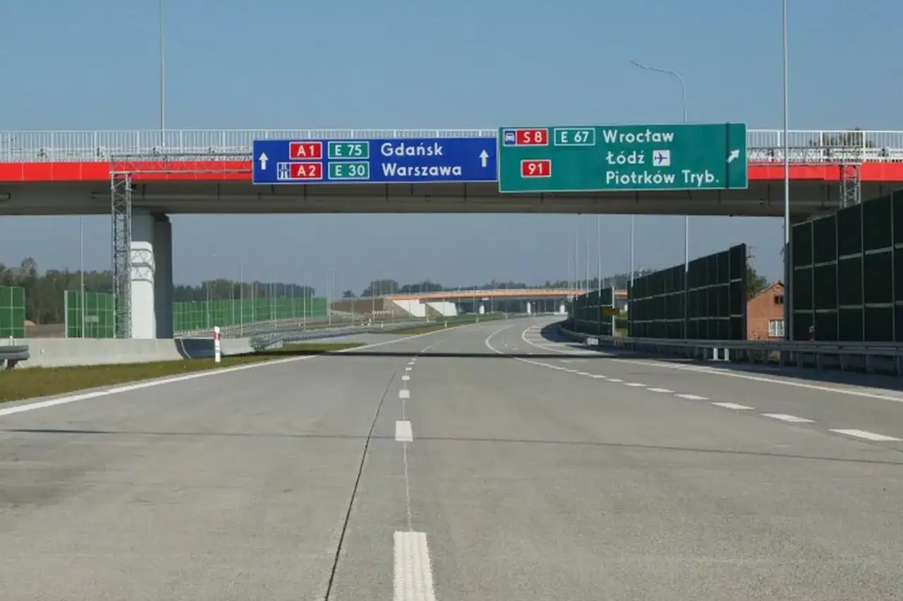 Zdjęcie Jak wjechać na autostradę A1 w Strykowie - proste trasy i wskazówki