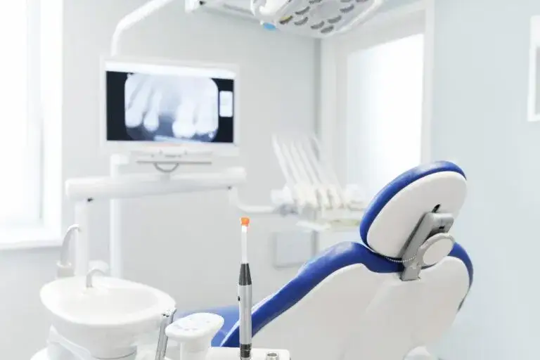Zdjęcie Czy można iść chorym do dentysty? Uniknij niebezpieczeństw i konsekwencji