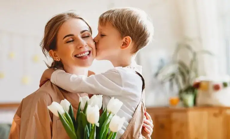 Zdjęcie Krótkie życzenia na Dzień Mamy, które wzruszą Twoją mamę
