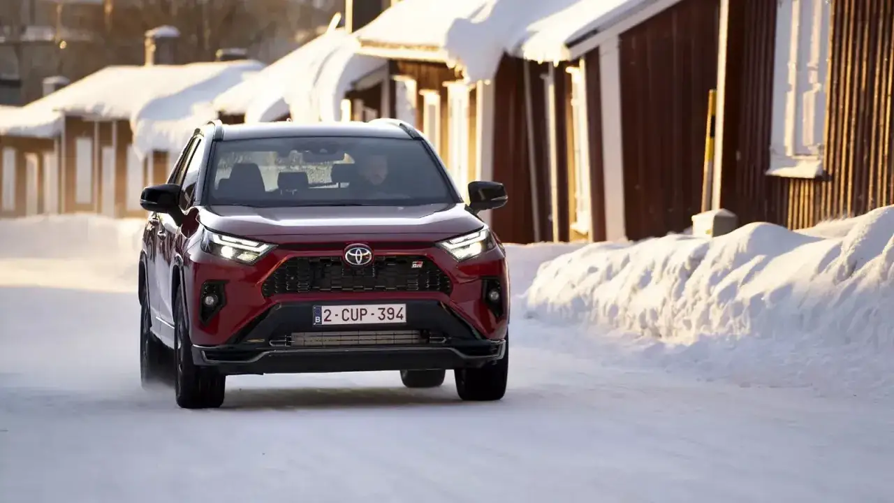 Zdjęcie Toyota RAV4 IV - jaki silnik wybrać, aby zaoszczędzić na paliwie?