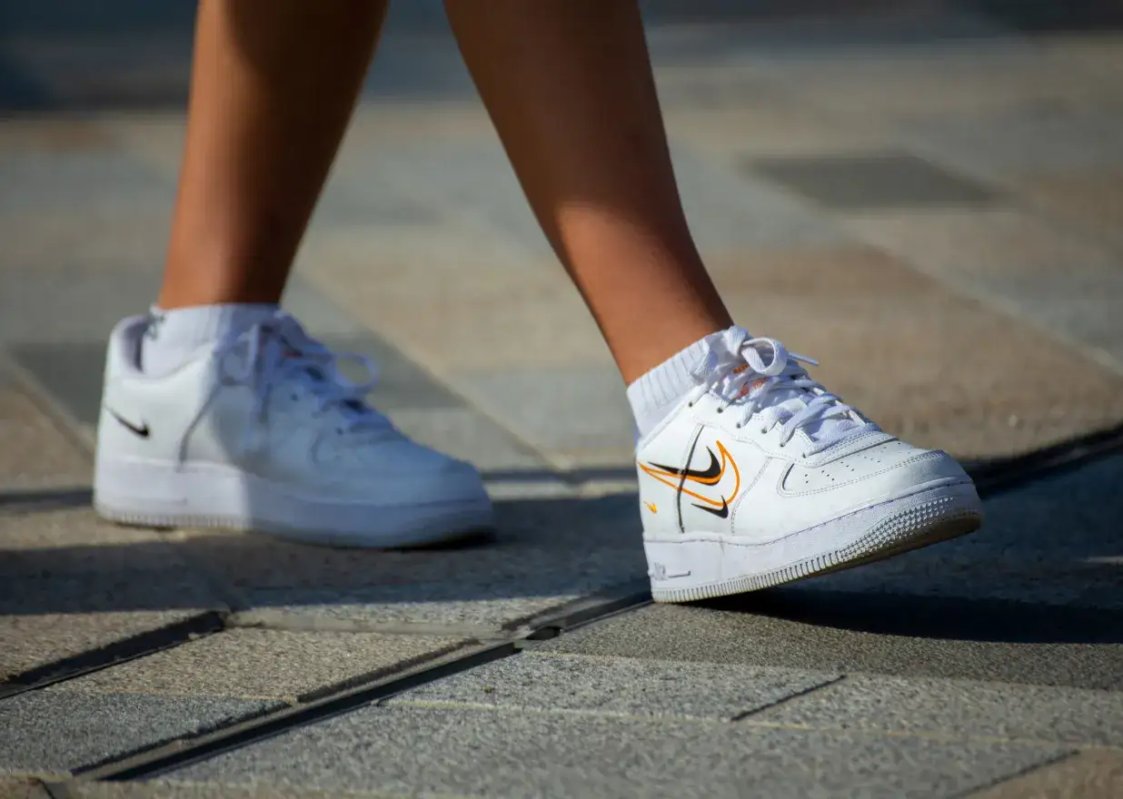 Zdjęcie Jakie skarpetki do Air Force 1? Sprawdź modne stylizacje