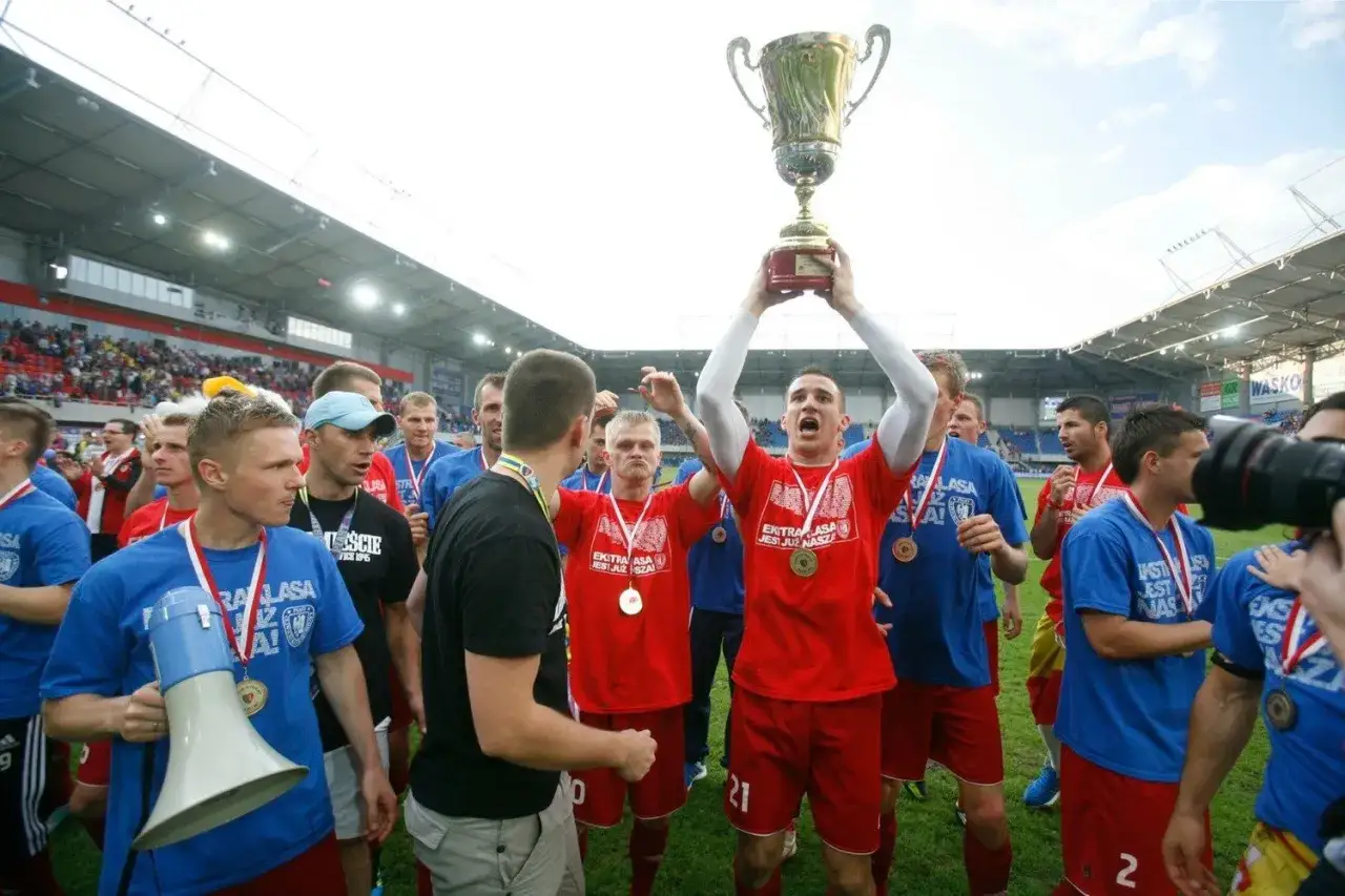 Zdjęcie Jakie drużyny awansowały do ekstraklasy? Zaskakujące wyniki sezonu