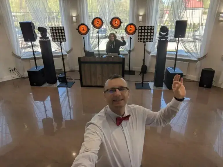 Zdjęcie Ile bierze DJ za 18? Sprawdź ceny i co wpływa na koszt usług