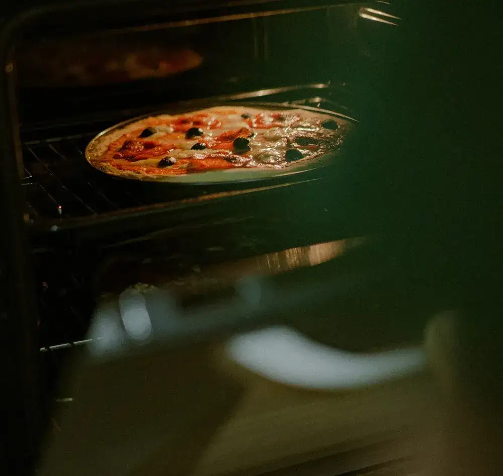 Zdjęcie Czy pizza z termoobiegiem jest lepsza niż pieczona bez? Sprawdź różnice!