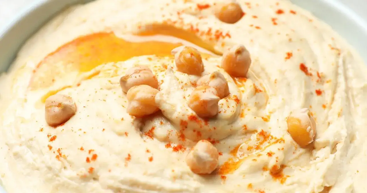 Zdjęcie Czy hummus jest dietetyczny? Odkryj jego zdrowotne korzyści i kalorie