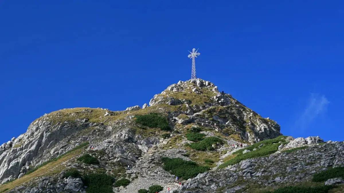 Zdjęcie Czemu na Giewoncie jest krzyż? Historia i znaczenie symbolu