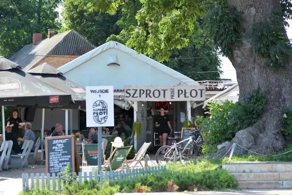 Zdjęcie Gdzie zjeść w Mechelinkach? Odkryj najlepsze lokale z widokiem