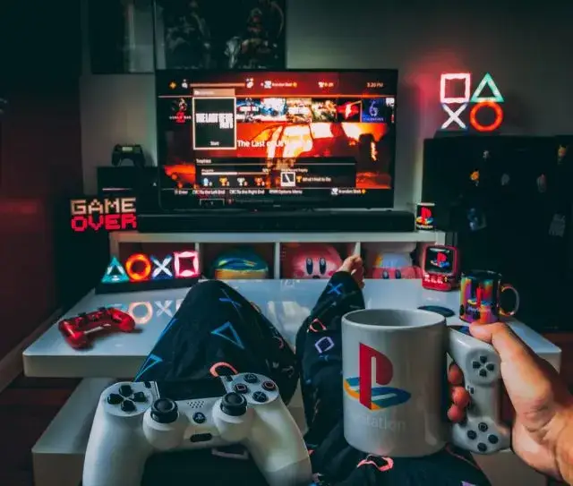 Zdjęcie PS4 czy PS5: Poznaj kluczowe różnice i wybierz mądrze