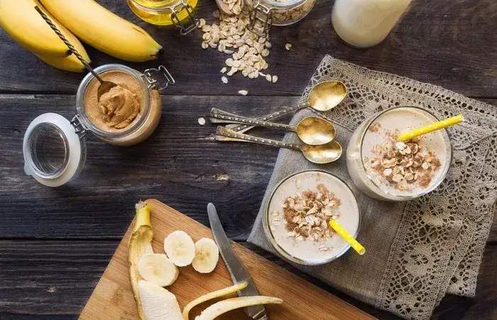 Zdjęcie Prosty przepis na koktajl bananowy z mlekiem, który zachwyca smakiem