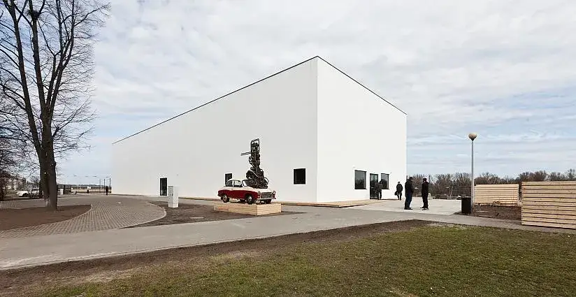 Zdjęcie Muzeum sztuki nowoczesnej nad Wisłą: zmiany i nowa siedziba w Warszawie