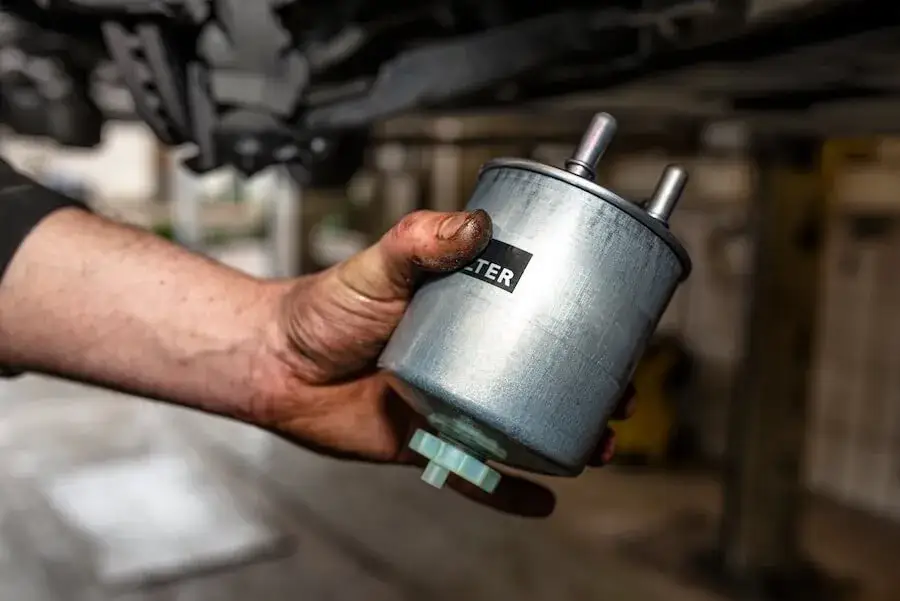 Zdjęcie Woda w filtrze paliwa diesel objawy – jak uniknąć poważnych problemów
