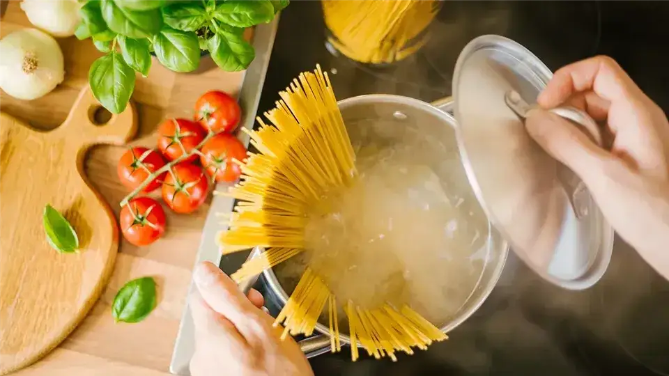 Zdjęcie Ile czasu gotować makaron spaghetti, aby uzyskać idealną konsystencję?