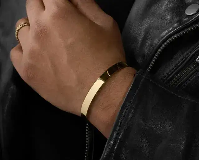 Zdjęcie Bransoletka bangle co to znaczy? Odkryj jej znaczenie i historię
