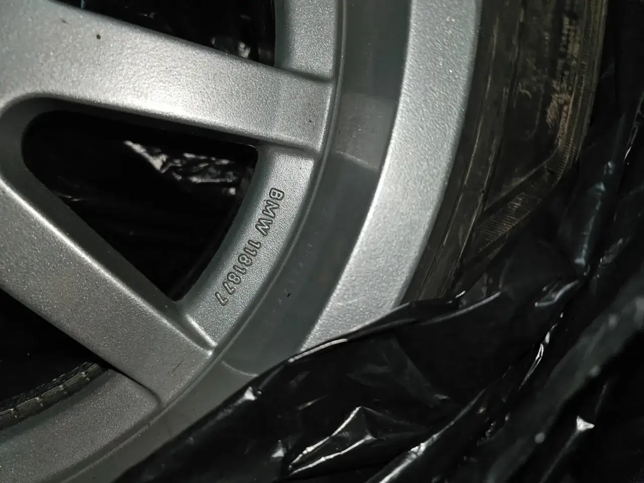 Zdjęcie Jakie ET felg do BMW E60? Sprawdź, aby uniknąć problemów z dopasowaniem