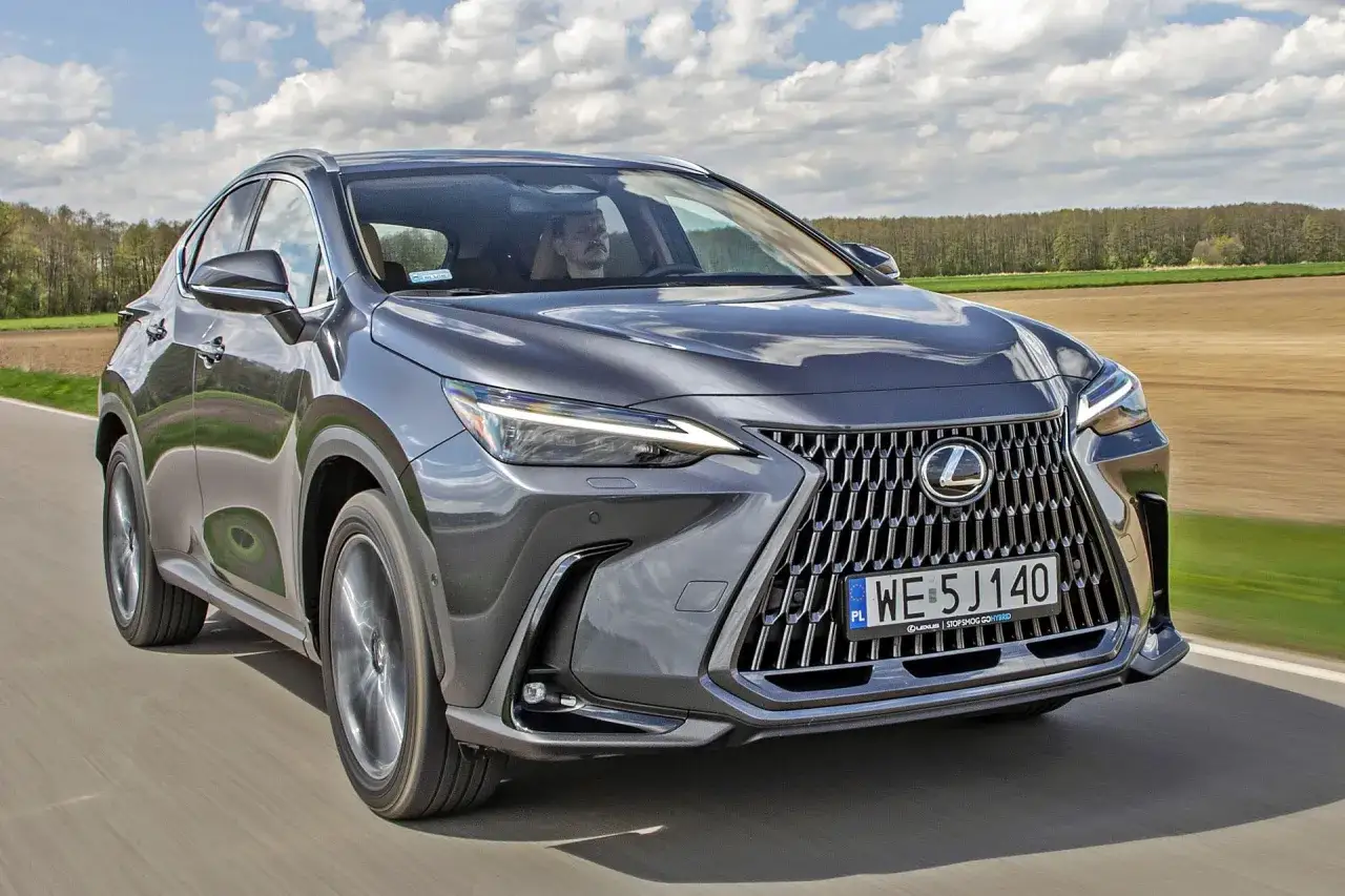 Zdjęcie Lexus NX 300h pojemność baku – co musisz wiedzieć o zasięgu?