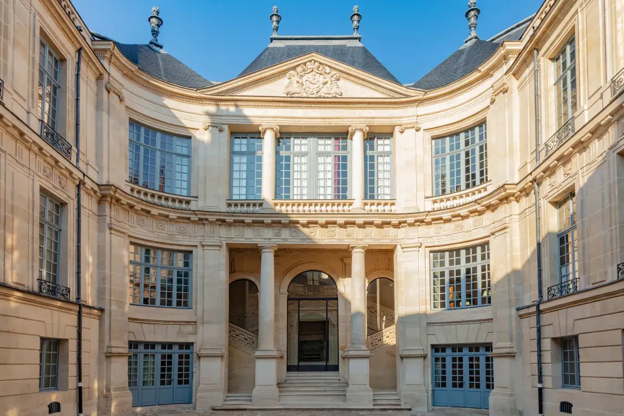 Zdjęcie Hotel Lambert co to - tajemnice historycznej rezydencji w Paryżu