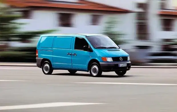 Zdjęcie Gdzie są bezpieczniki w Mercedesie Vito? Odkryj ich lokalizację i funkcje