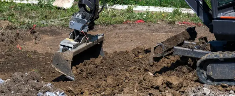 Zdjęcie Ile można zarobić na minikoparce? Fakty, stawki i ważne czynniki