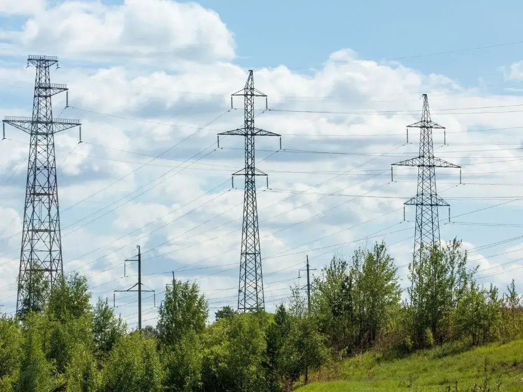 Zdjęcie Jak skutecznie pozbyć się słupa energetycznego na działce?