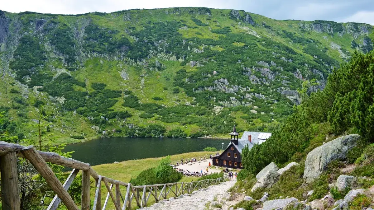 Zdjęcie Ile kosztuje nocleg w schronisku? Sprawdź ceny i oszczędzaj