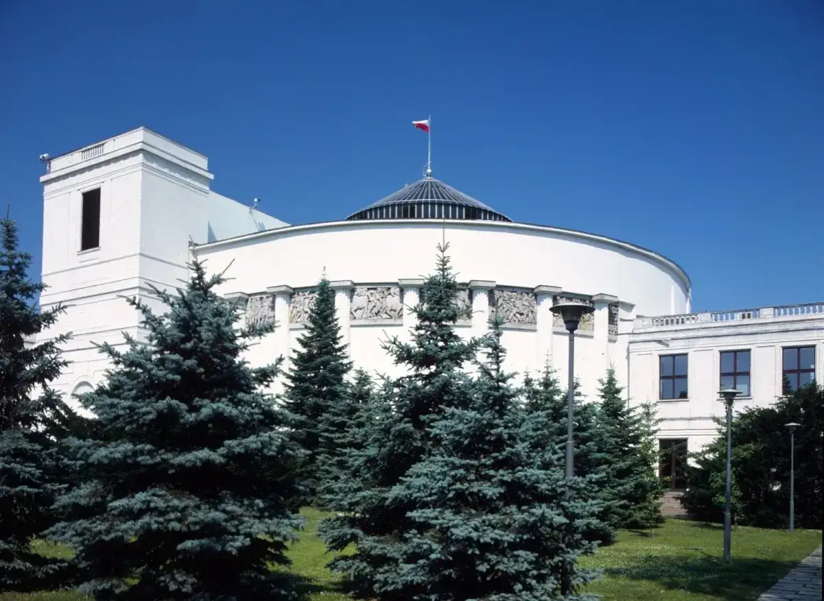 Zdjęcie Ile PiS ma procent w sejmie? Zaskakujące wyniki sondaży 2025