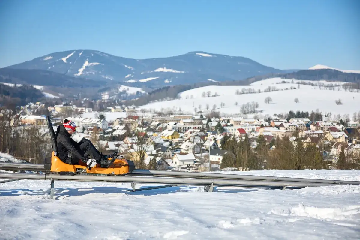 Zdjęcie Mladé Buky Snowpark 2026: Przewodnik, Ceny, Atrakcje
