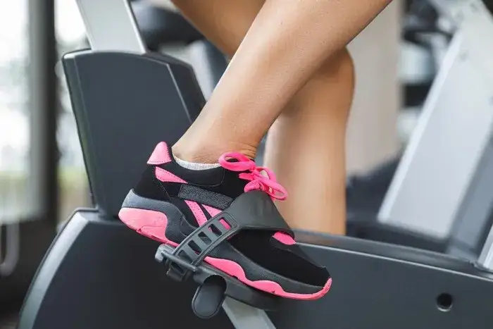 Zdjęcie Rower stacjonarny magnetyczny czy mechaniczny: co wybrać, by nie żałować?