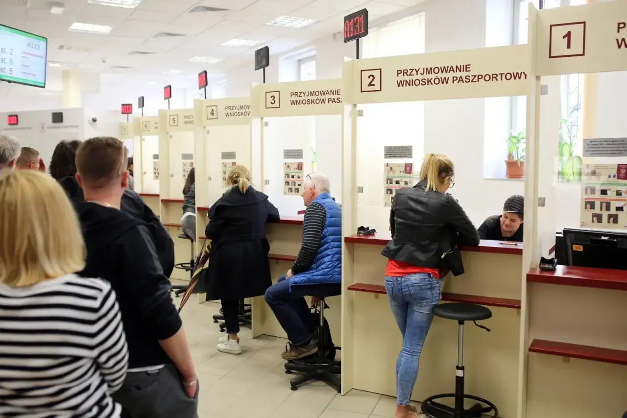 Zdjęcie Gdzie wyrobić paszport w Krakowie? Sprawdź najlepsze lokalizacje i godziny