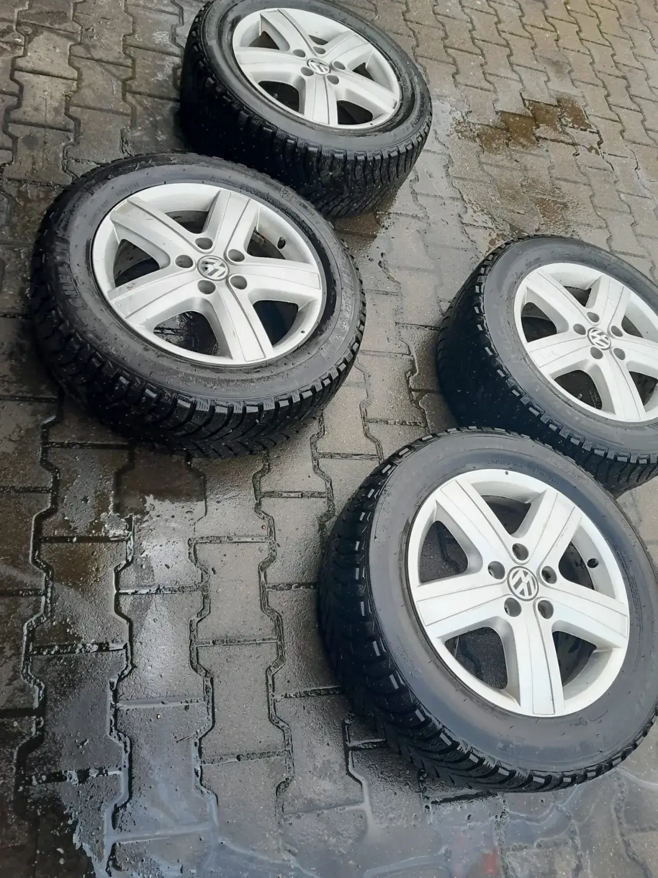 Zdjęcie Vw tiguan jakie opony 17 - idealne rozmiary, które musisz znać