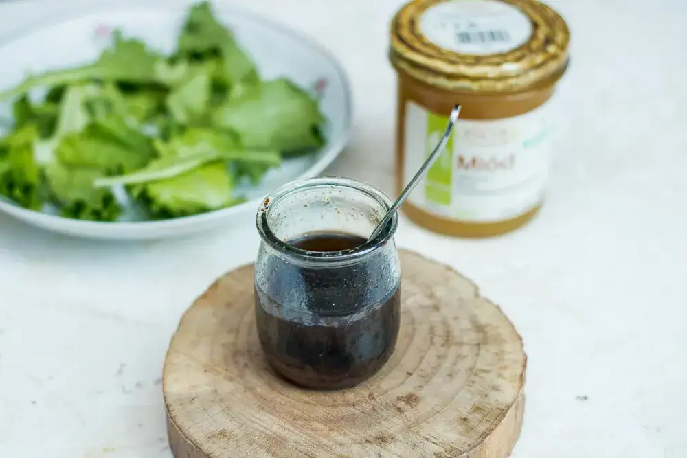Zdjęcie Zr&oacute;b sos balsamiczny do sałatek w 3 minuty! Lepszy niż kupny
