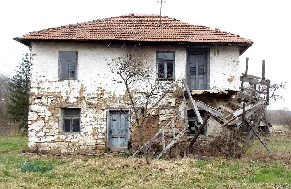 Zdjęcie Od czego zacząć remont starego drewnianego domu, aby uniknąć kosztów?