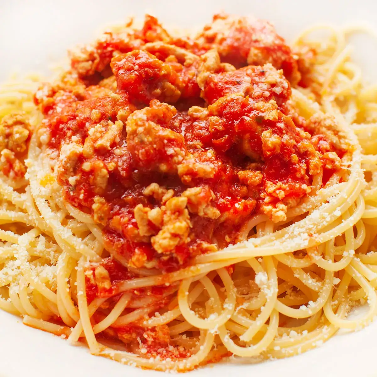 Zdjęcie Przepis na spaghetti z sosem pomidorowym i mięsem mielonym, który zachwyca