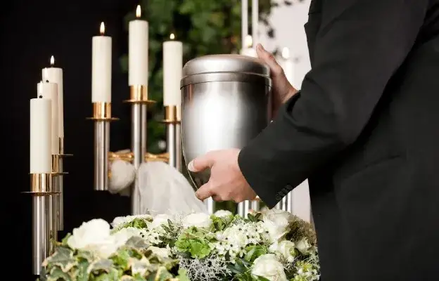Zdjęcie Czy kremacja jest grzechem? Odkryj katolickie spojrzenie na ten temat
