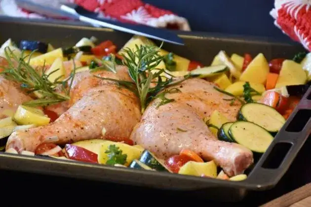 Zdjęcie Optymalna temperatura pieczenia kurczaka – jak uniknąć suchego mięsa?
