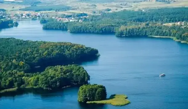 Zdjęcie Jezioro Ciemino: piękne miejsce na wędkowanie i relaks w naturze