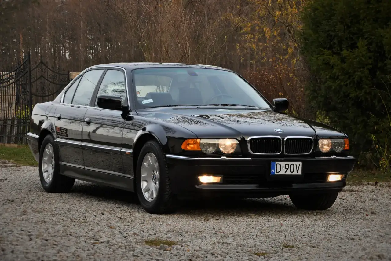 Zdjęcie BMW Seria 7 E38 – ikona komfortu i technologii, którą warto znać