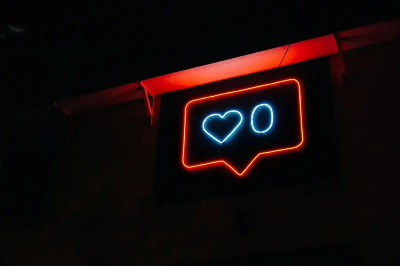Zdjęcie Czy warto połączyć Instagram z Facebookiem? Odkryj kluczowe korzyści