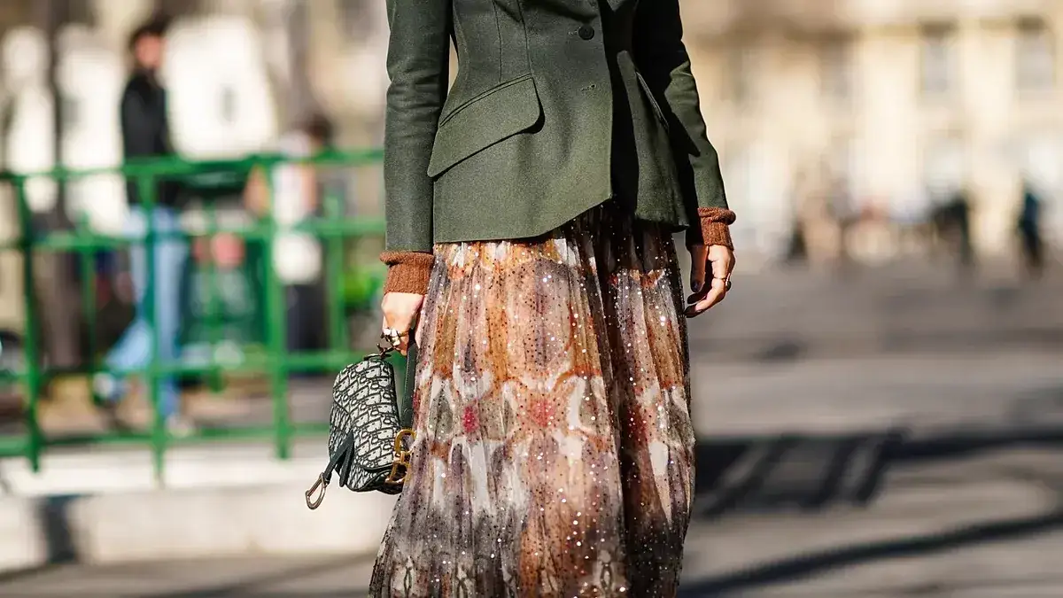 Zdjęcie Falda larga: La guía experta para lucir un estilo impecable