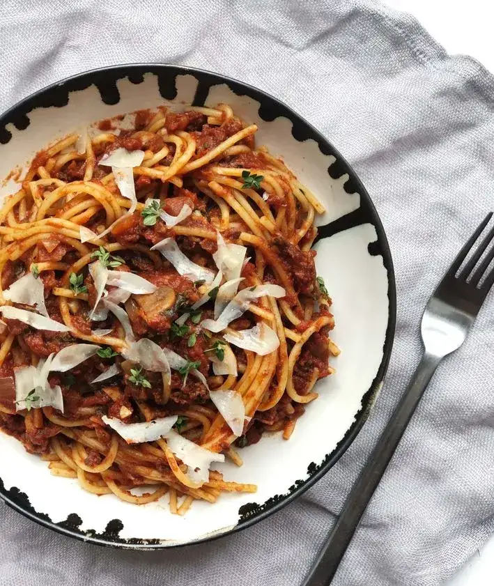 Zdjęcie Spaghetti ragu – prosty przepis na klasyczne włoskie danie, które zachwyca